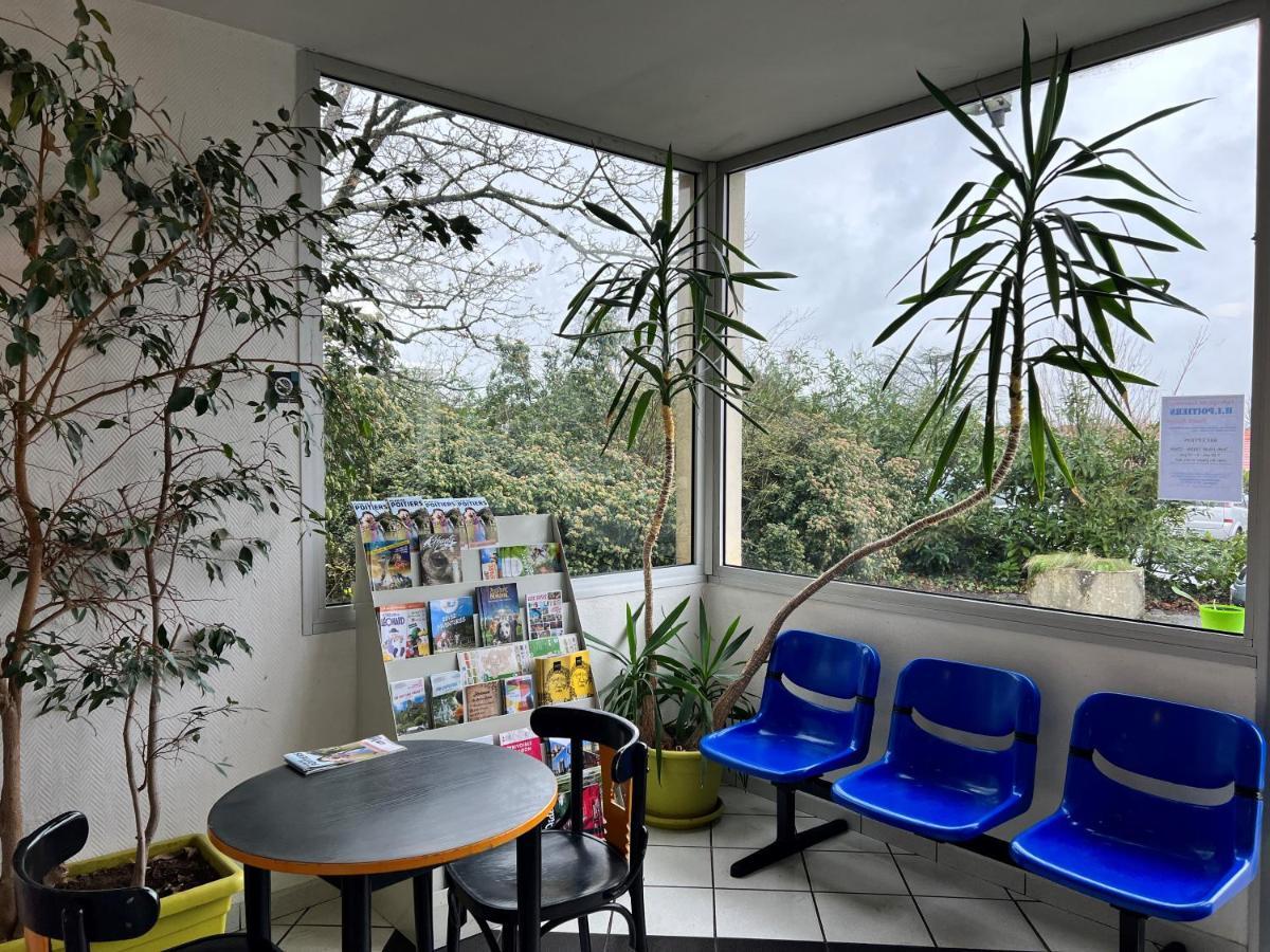 Auberge De Jeunesse Hi פואטייה מראה חיצוני תמונה