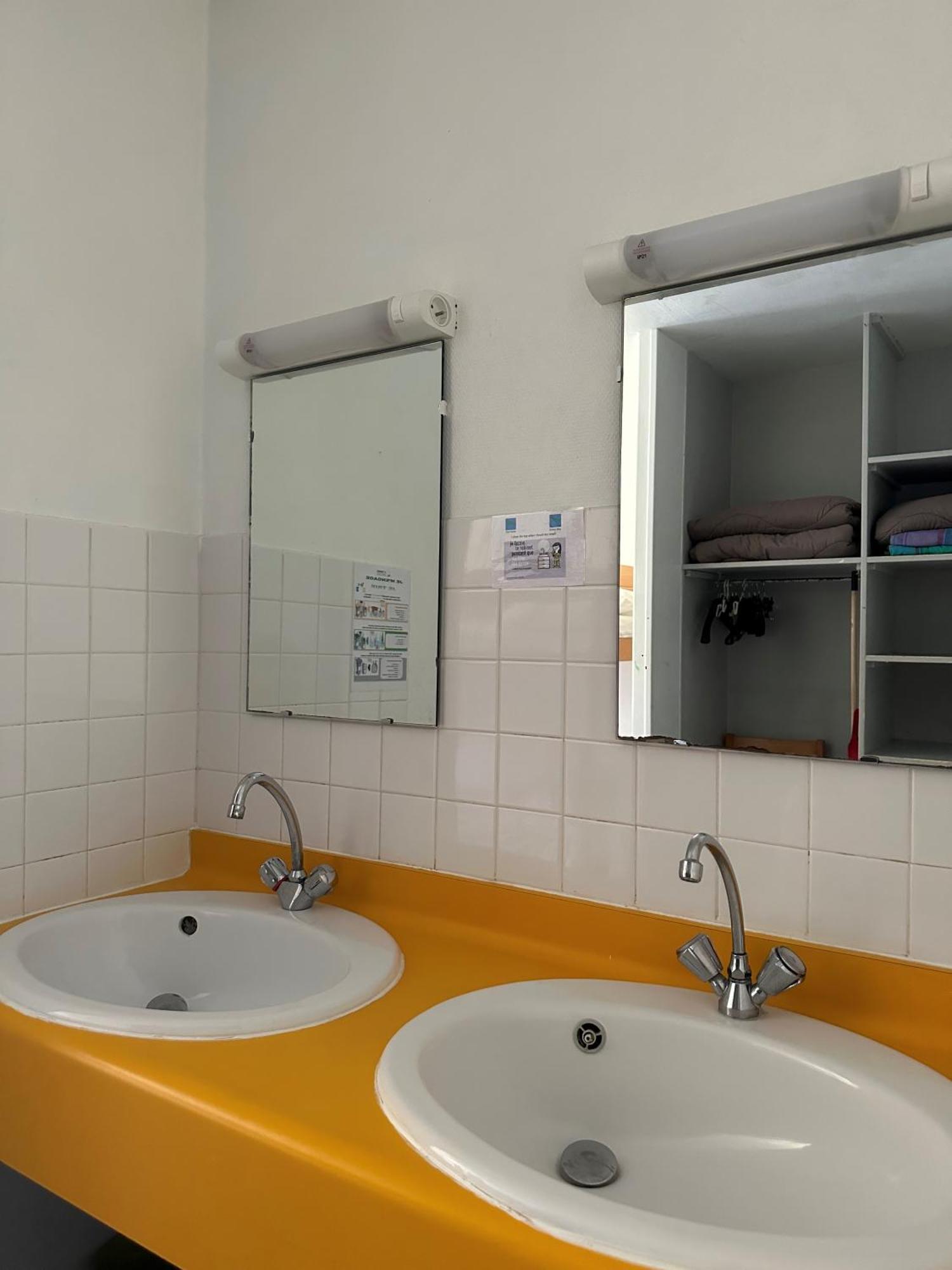 Auberge De Jeunesse Hi פואטייה מראה חיצוני תמונה