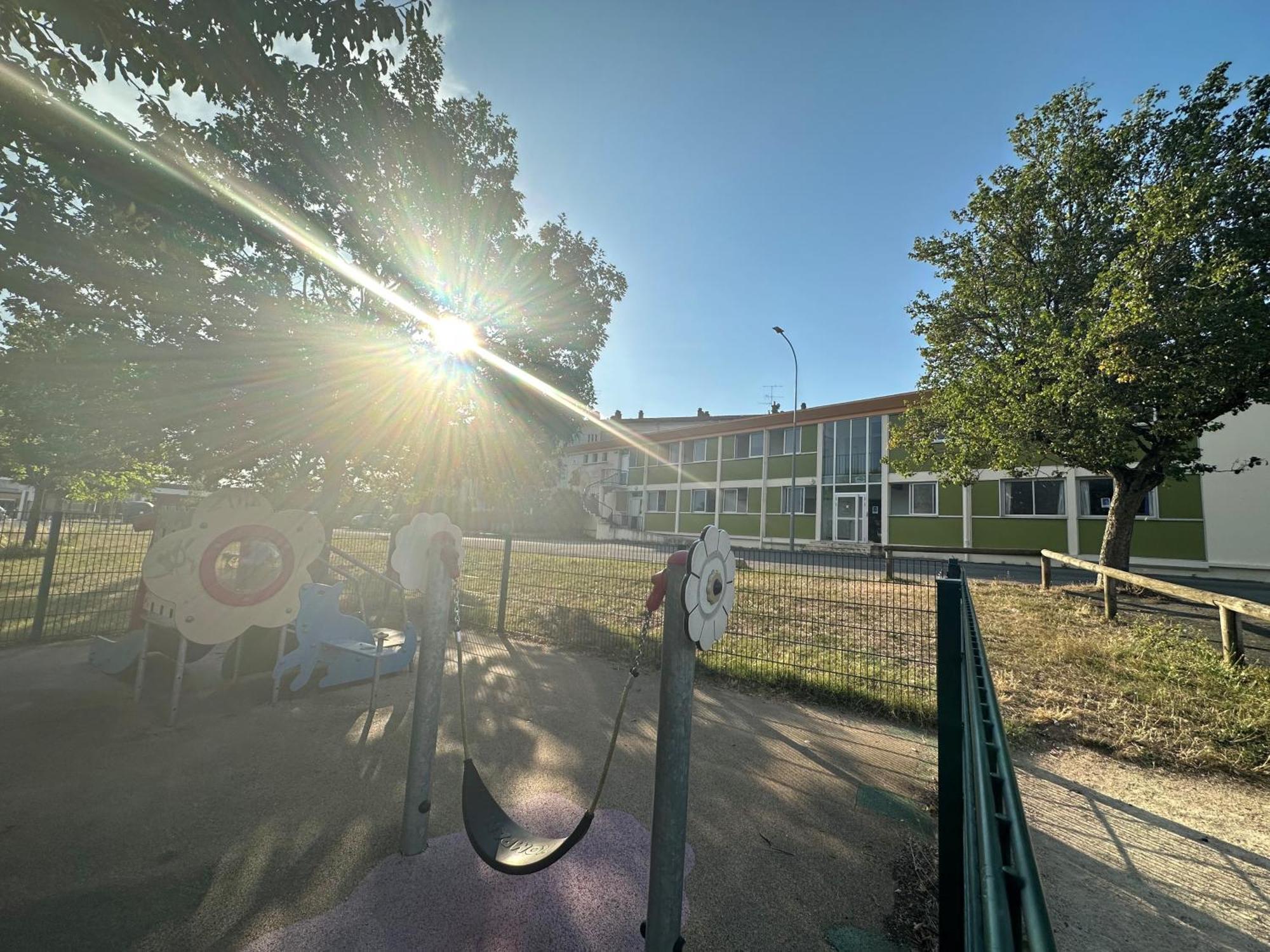 Auberge De Jeunesse Hi פואטייה מראה חיצוני תמונה